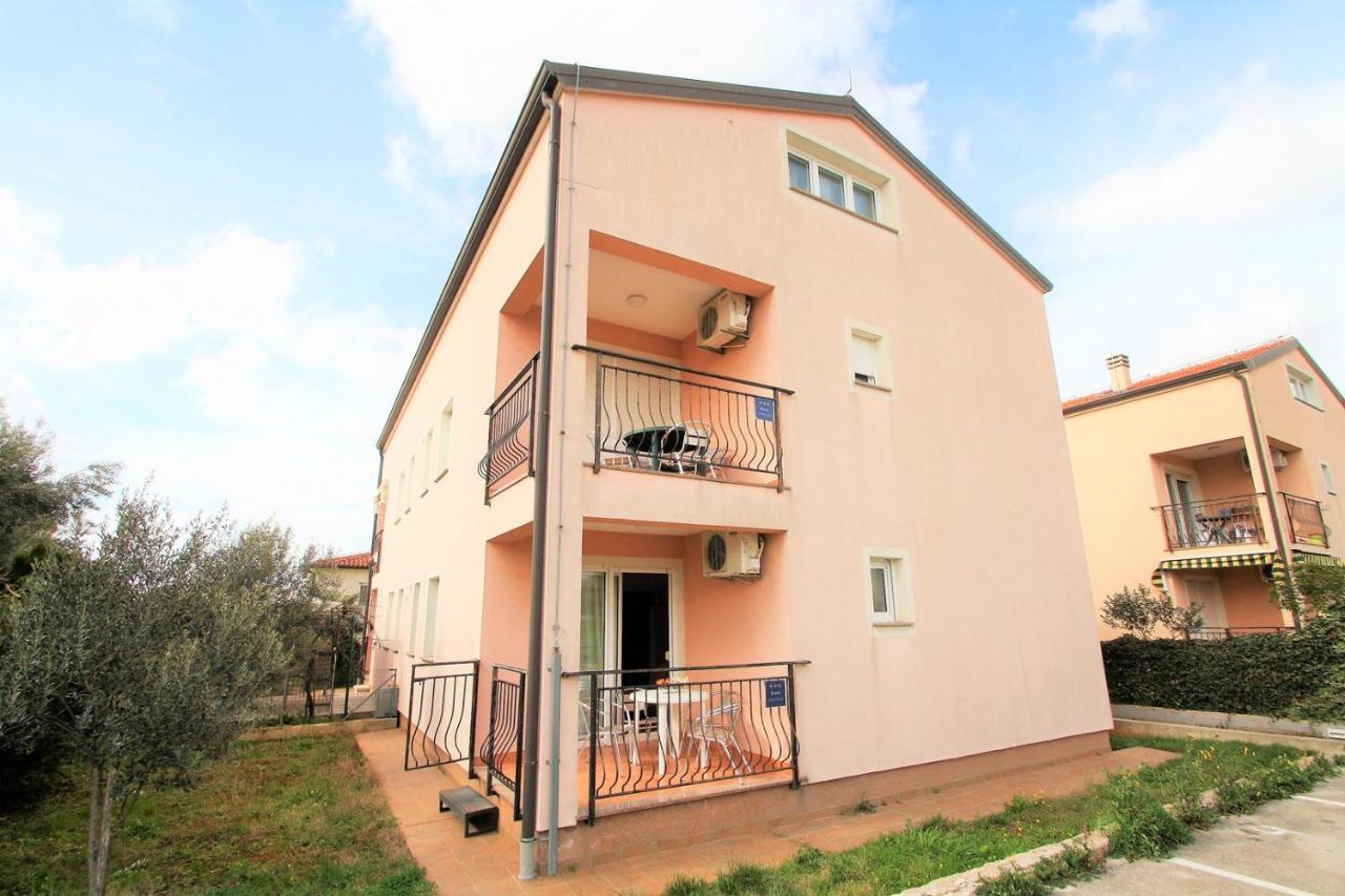 Apartment Mendikovic โปเรช ภายนอก รูปภาพ